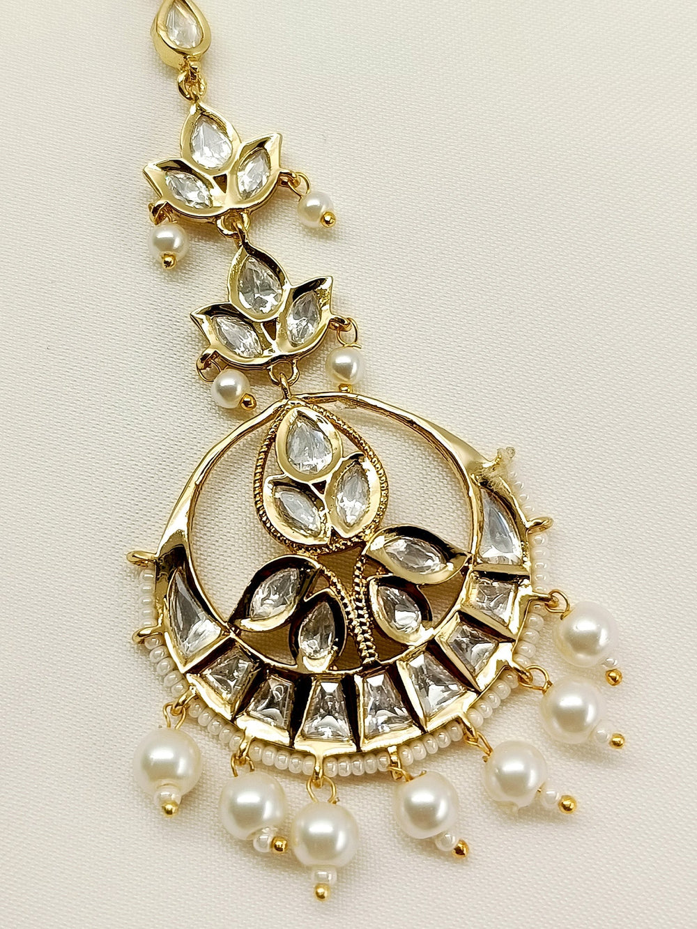 Anaya White Kundan Teeka