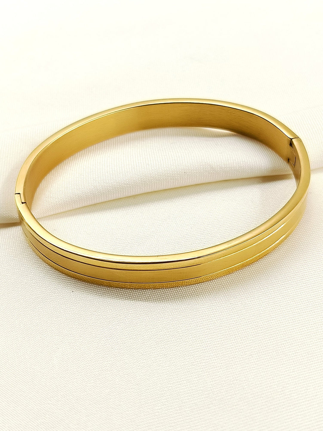 Amrit Golden Minimal Dual-Finish Kada Men&