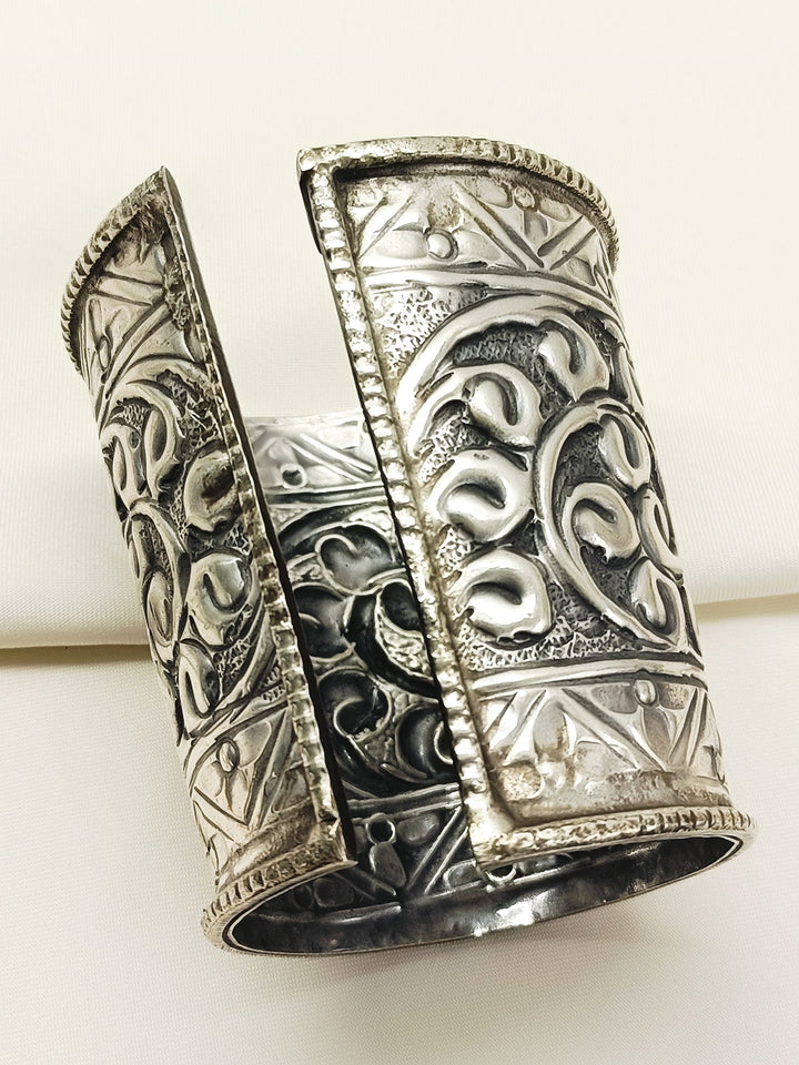 Effie Plain Oxidized Bracelet