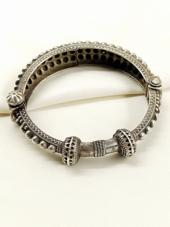 Zaha Plain Oxidized Bracelet - Silver Plated Brass