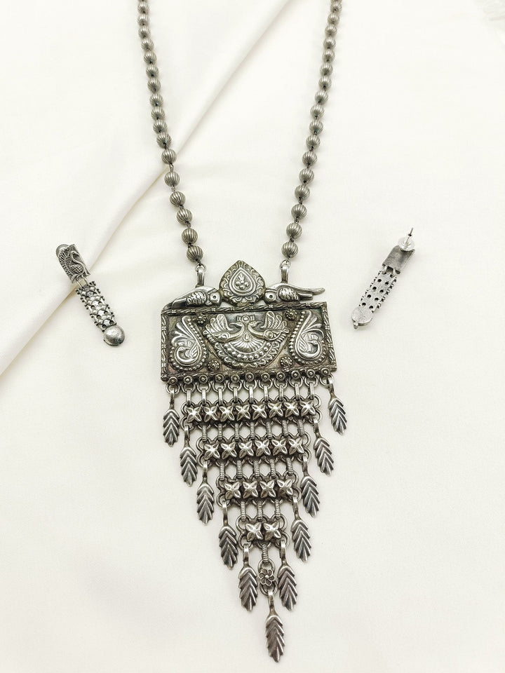 Vinesha Plain Oxidized Necklace Set