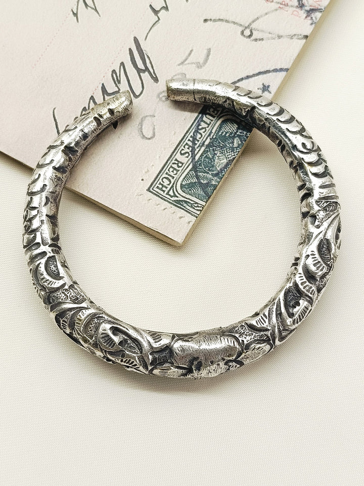 Yogi Heritage Oxidized Carved Men&