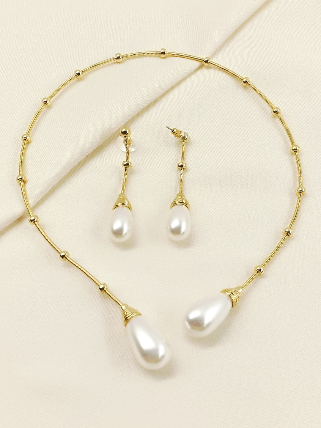 Pankriti White Pearl Western Necklace Set