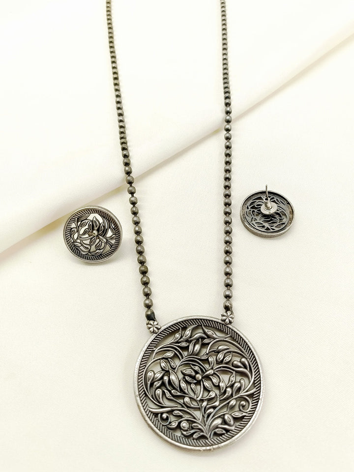 Mishkad Plain Round Floral Oxidized Pendant Set