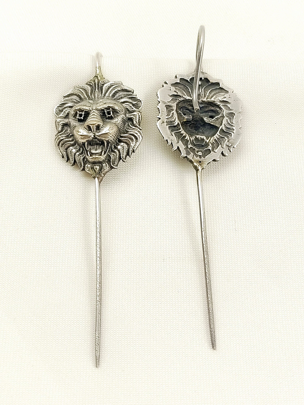 Nil Men’s Oxidized Silver Lion Head Earcuffs - Threader