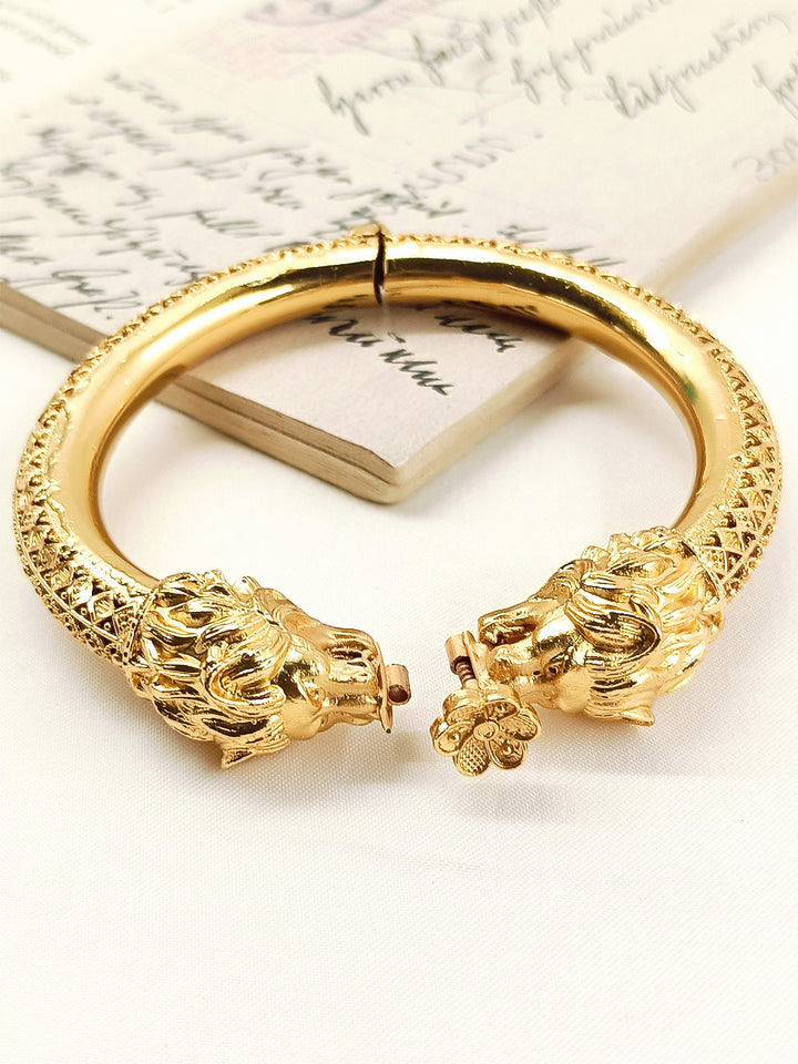 Nirav Golden Men's Royal Lion Kada