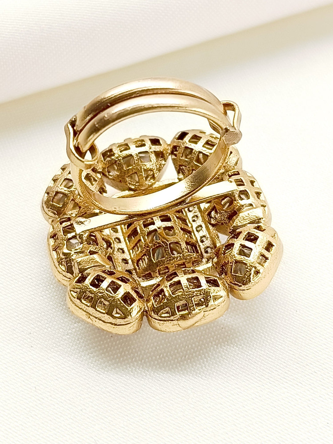 Raita White Kundan Finger Ring