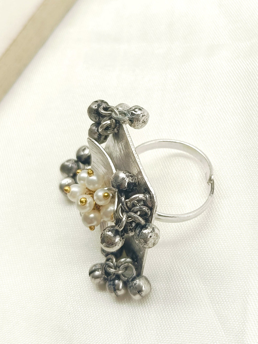 Idha Cream Oxidized Finger Ring