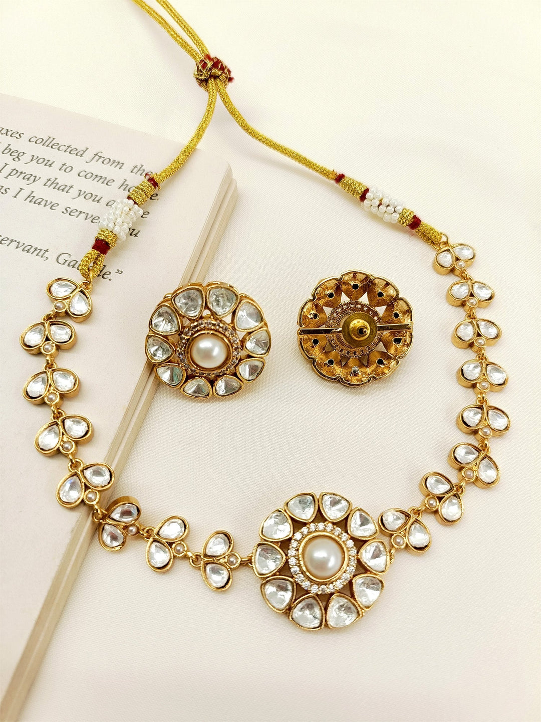 Vinamrta White Kundan Choker Set