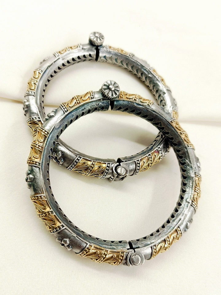 Shruti Dual Tone Oxidized Bangles