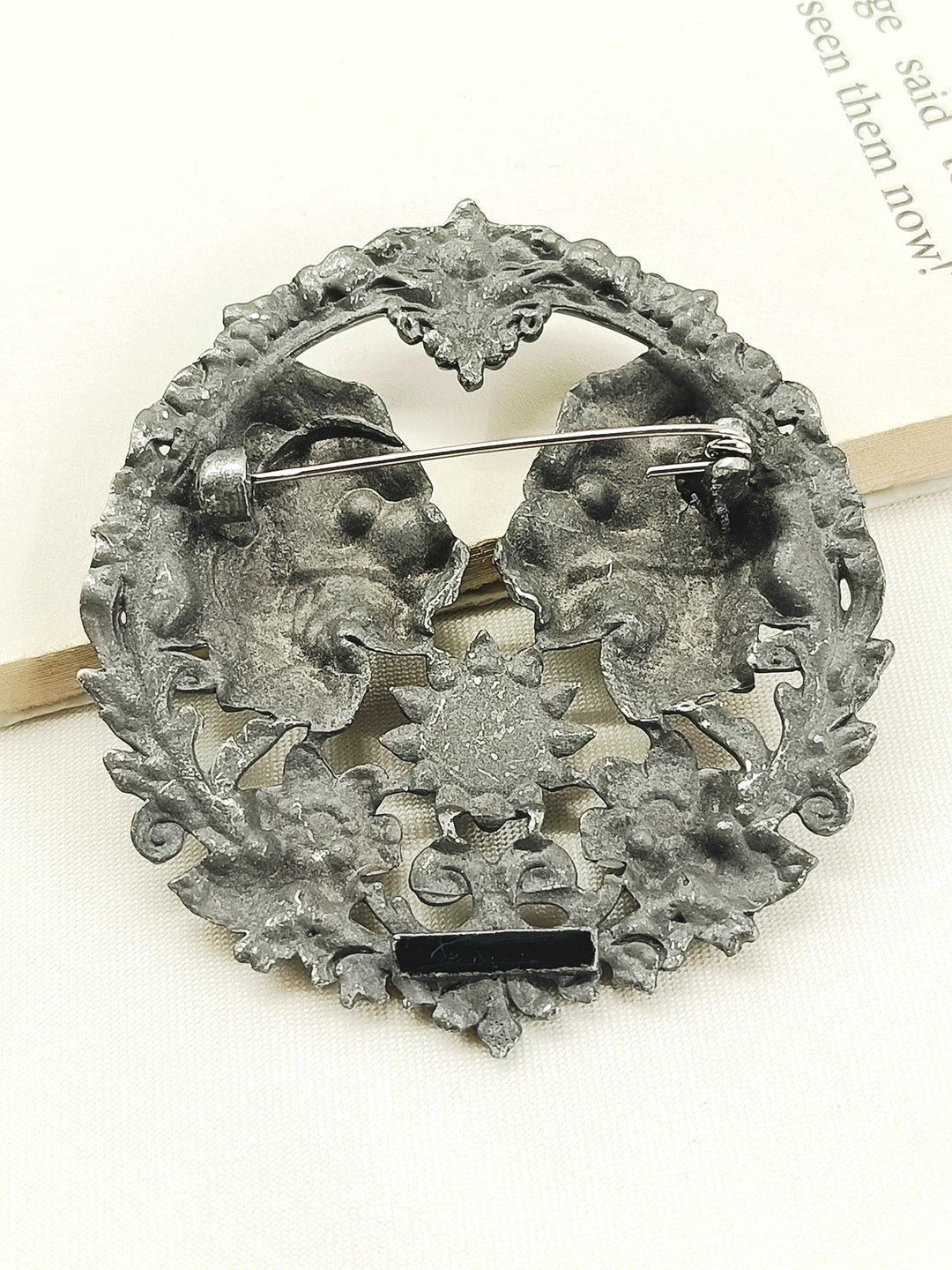 Parthiv Grey Lion Men's Brooch