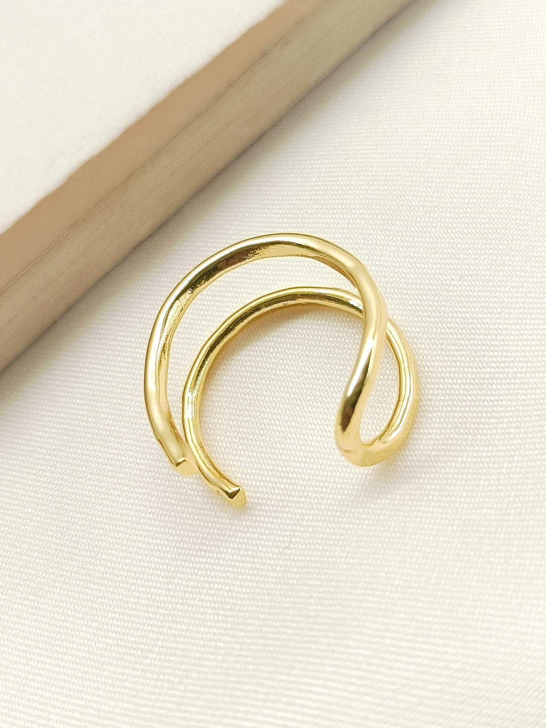 Viola Golden Western Finger Ring