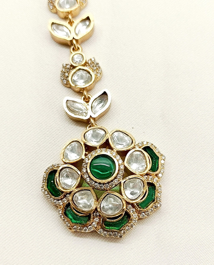 Vandana Emerald Kundan Maangtikka