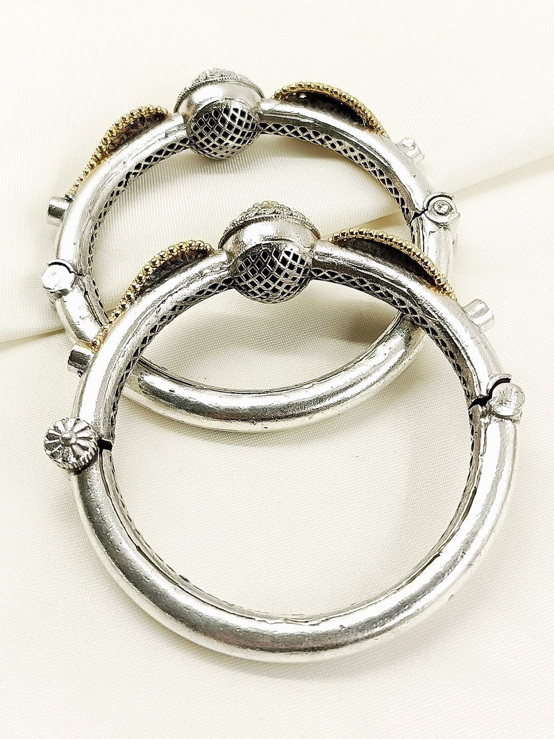 Yajide White Oxidized Bangles - Silver Plating Size 2.6