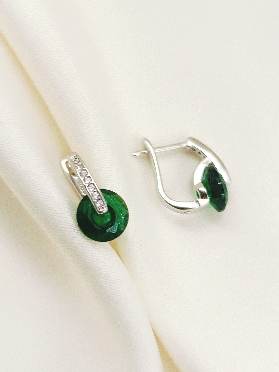 Lavina 92.5 Silver Emerald Stone Bali