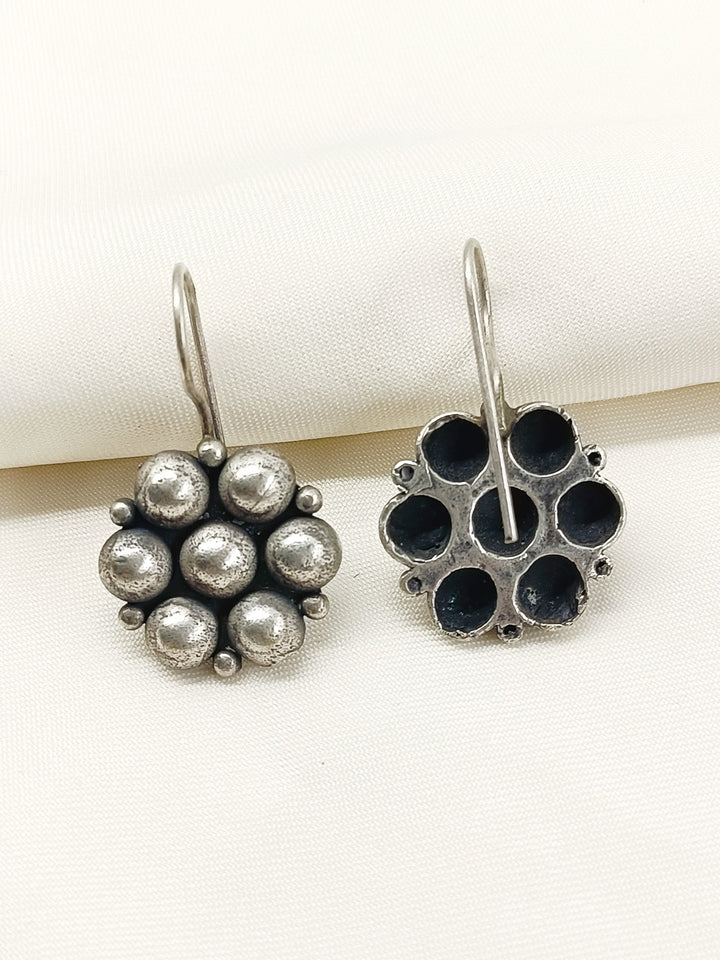 Hansika Plain Oxidized Earcuff