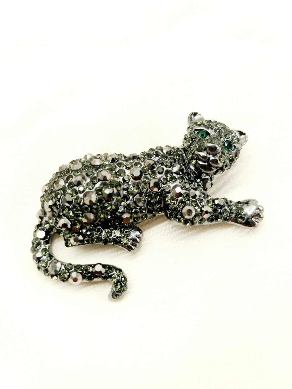 Shalvi Leopard Men's Brooche