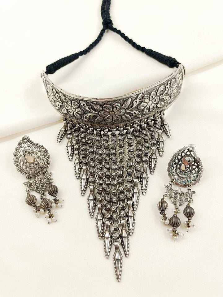 Rashmika Plain Oxidized Floral Hasli Choker Set