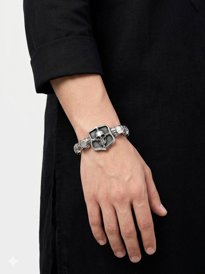 Arin Silver Skull Shield Men&