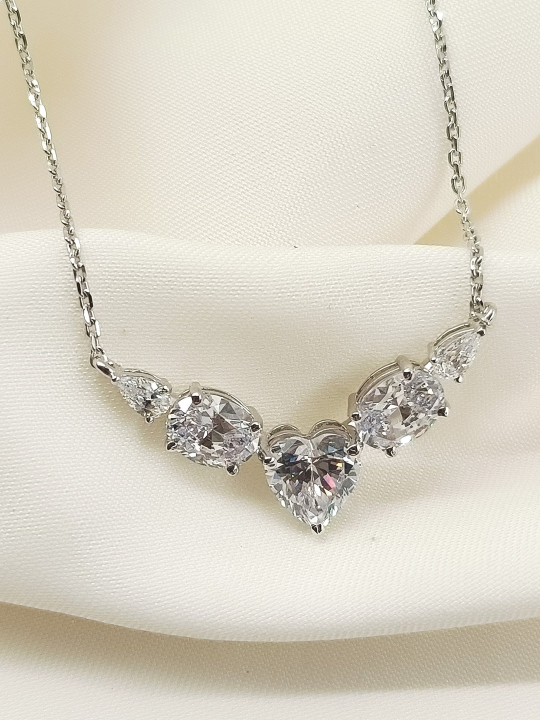 Courtney 92.5 Silver Swarovski Stone Pendal