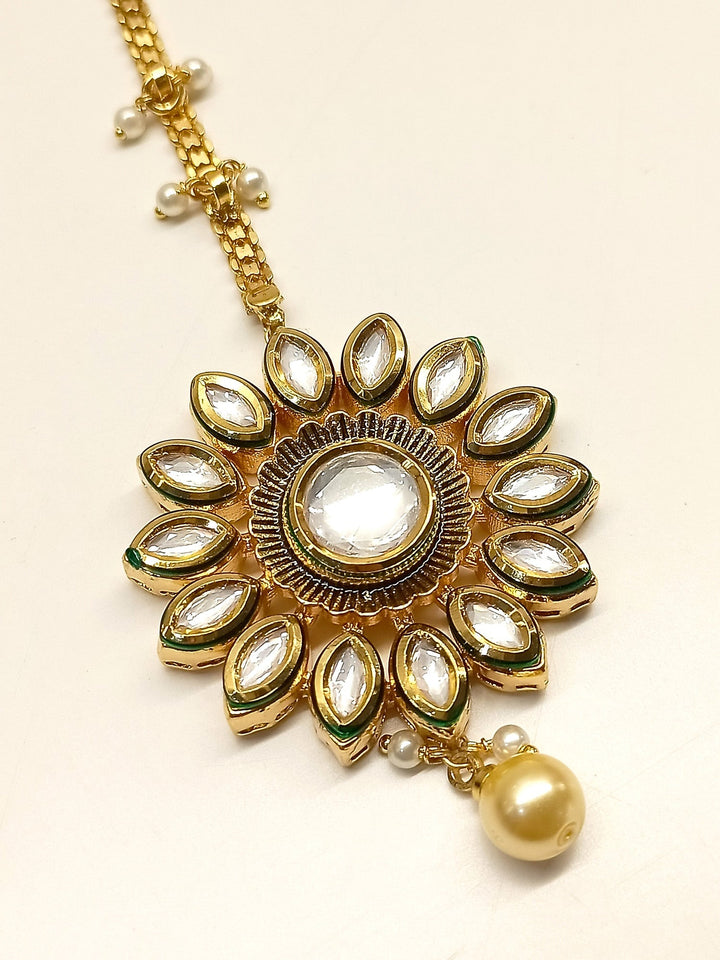 Saranya White Kundan Maangtikka