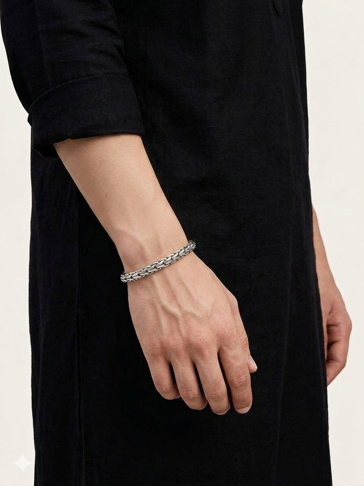 Aryav Silver Woven Kangan Men&