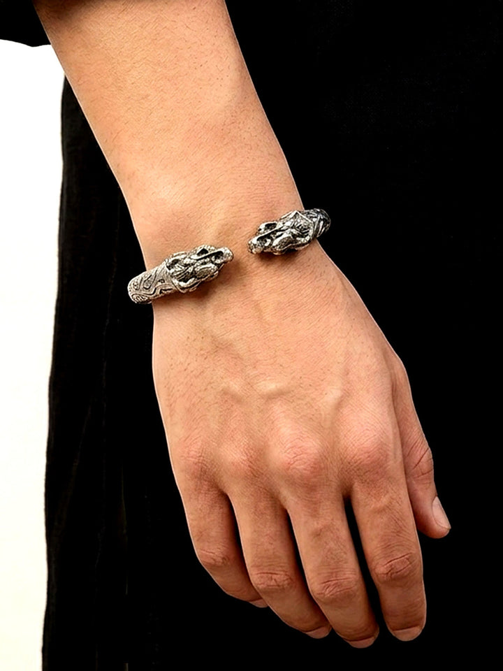 Kalp Plain Oxidized Silver Lion Men&