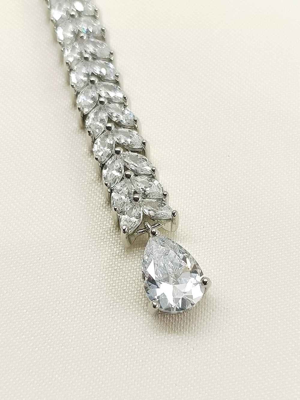 Abhistada White American Diamond Teeka