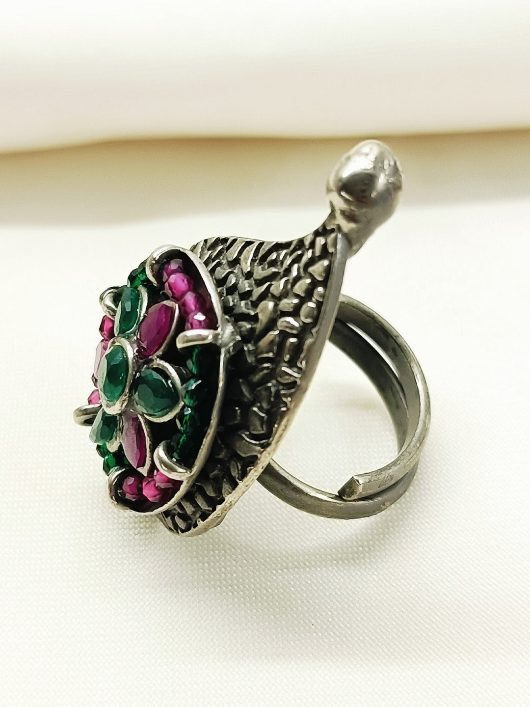 Neysa R&G Oxidized Finger Ring