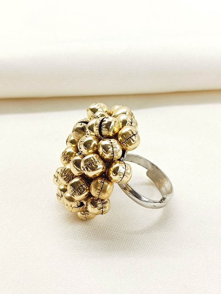 Qiyara Golden Oxidized Finger Ring