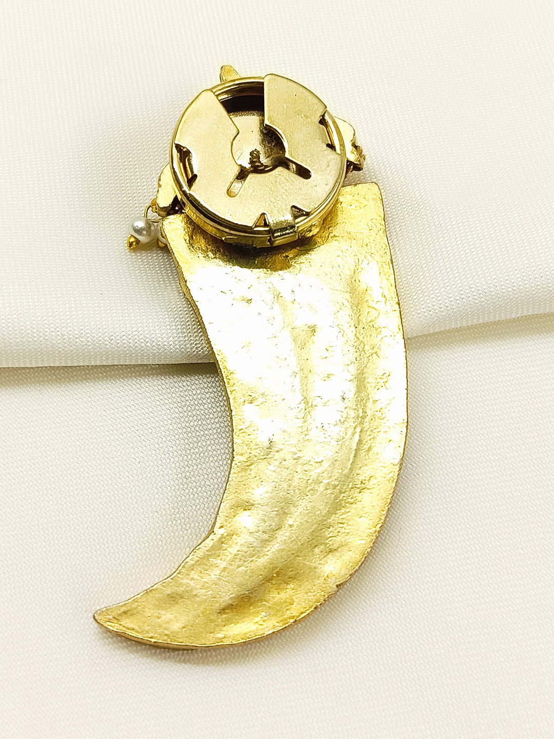 Aryav White Wagh Nakh Kundan Collar Men's Brooch