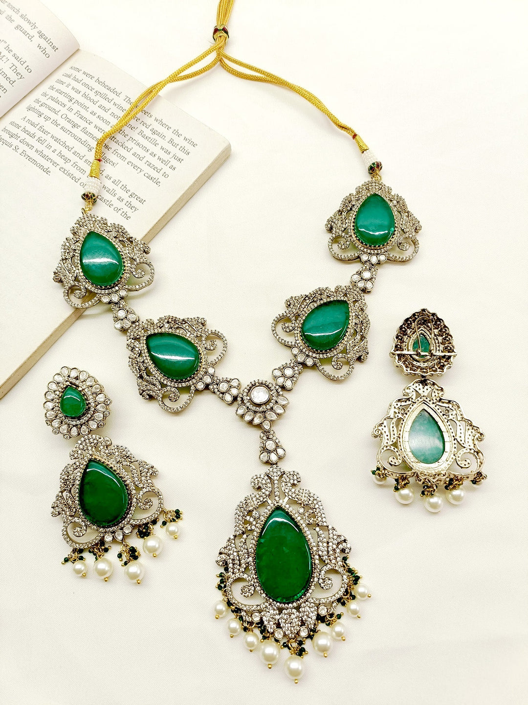 Raavi Emerald Victorian Set