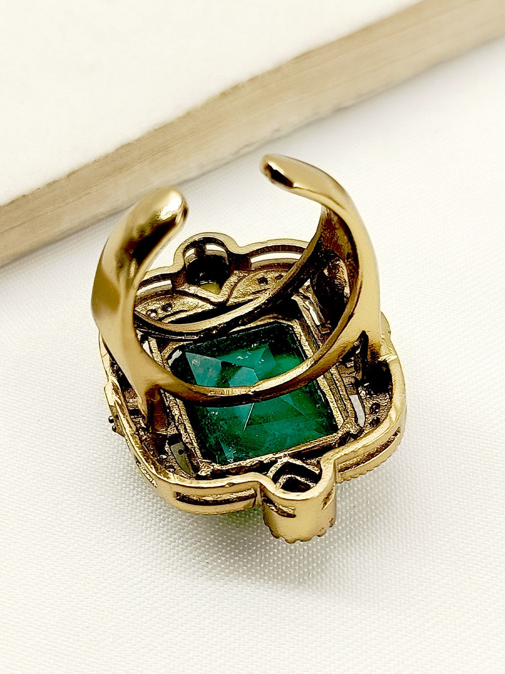 Qashi Emerald Victorian Finger Ring