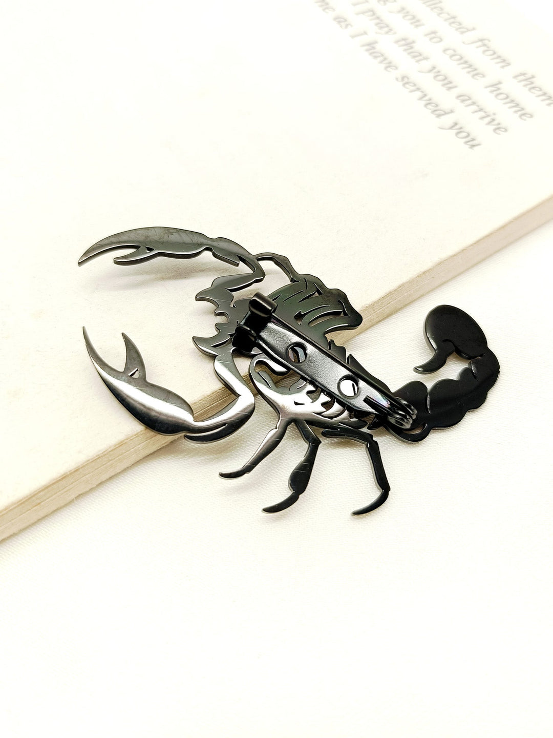 Tasha Scorpion Men's Brooche