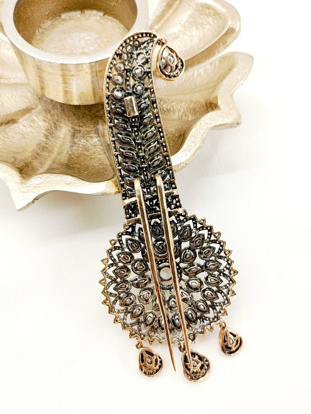 Kanha White Dulha Kalgi