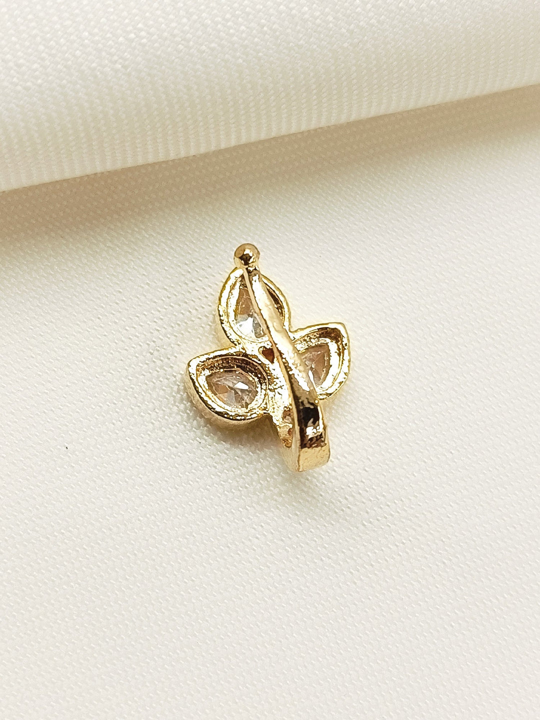 Avanti Golden American Diamond Pressing Nath