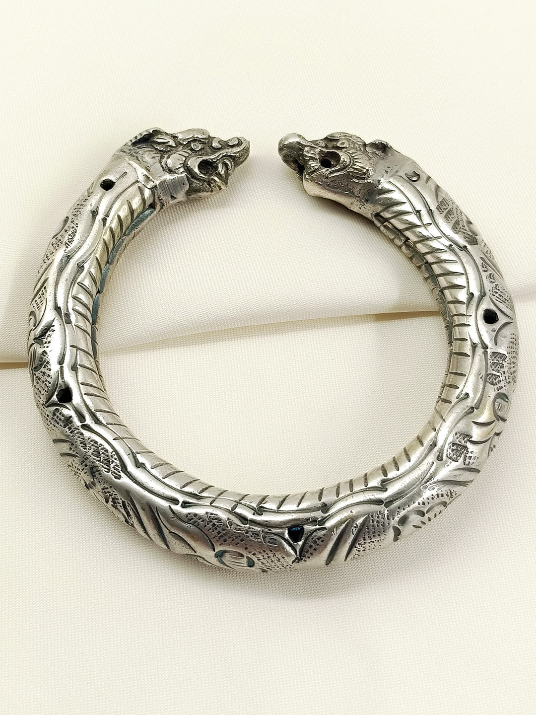 Kalp Plain Oxidized Silver Lion Men&