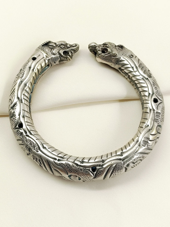 Kalp Plain Oxidized Silver Lion Men&