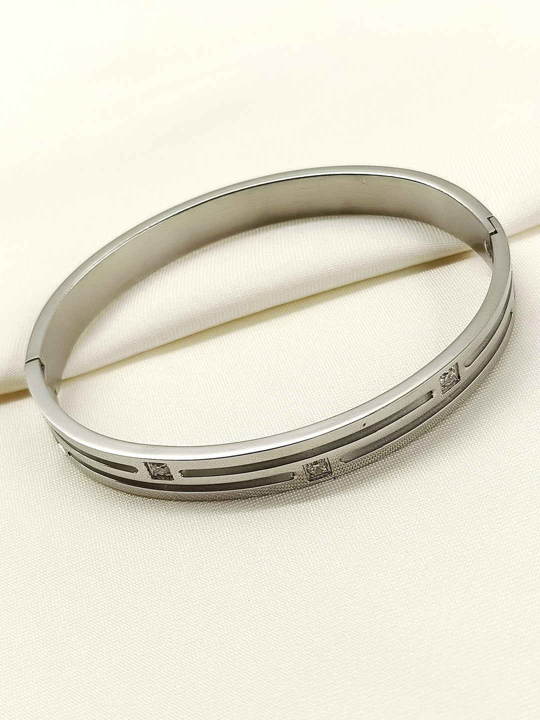 Sagar Silver Triple-Line Stone Men&