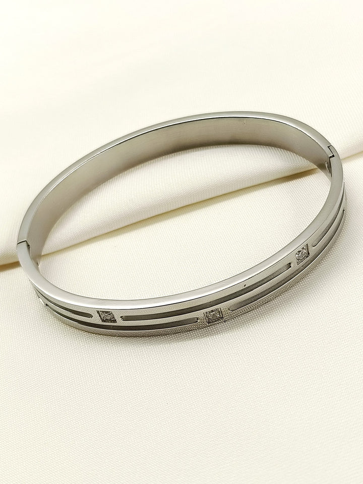Sagar Silver Triple-Line Stone Men&