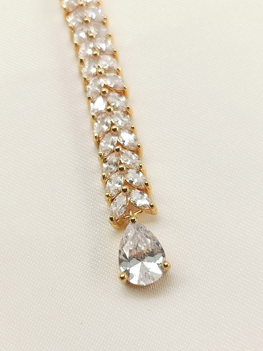 Gamya White American Diamond Teeka