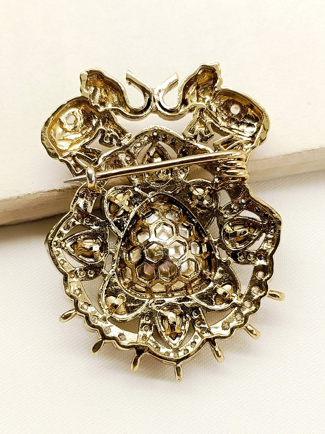 Jayvesh White Men's Brooch