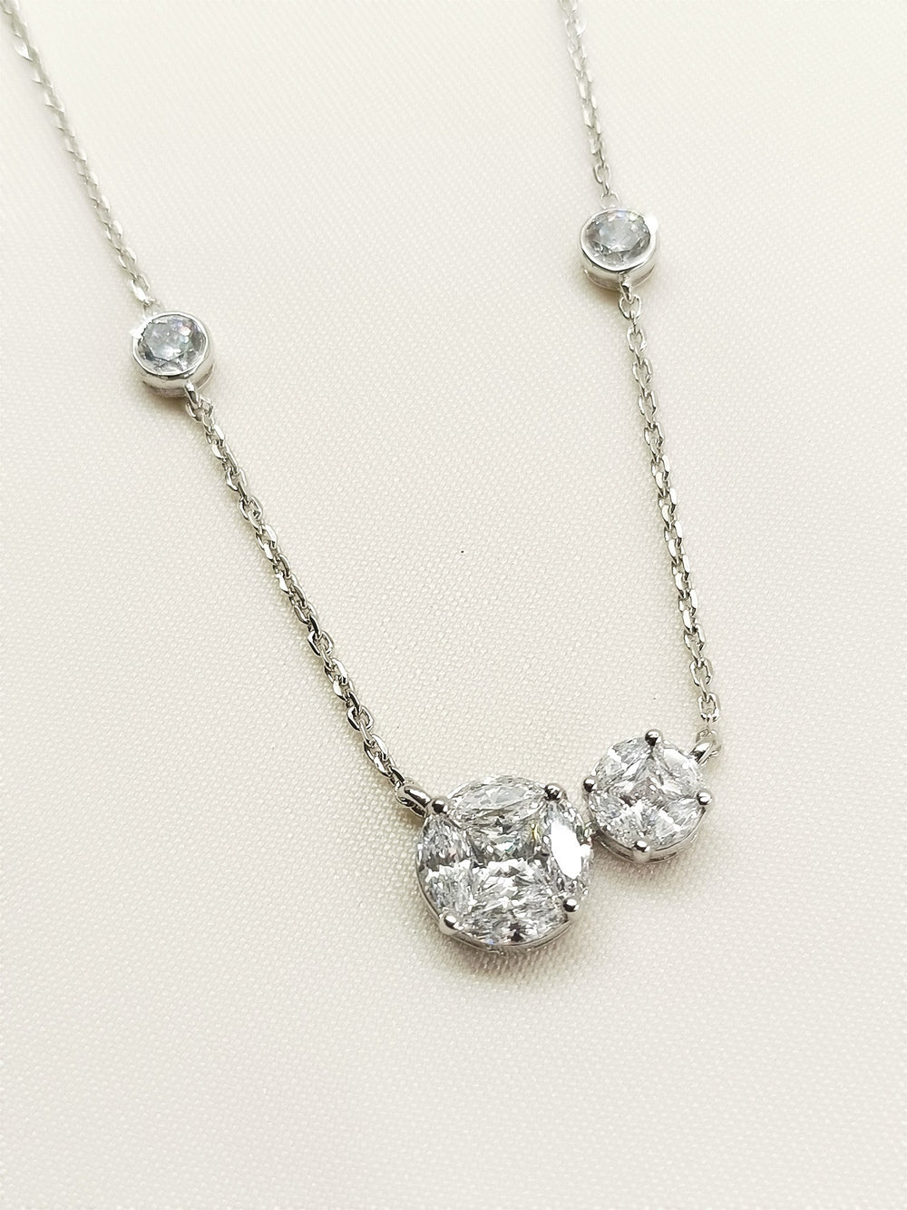 Urvita 92.5 Silver Swarovski Stone Pendal