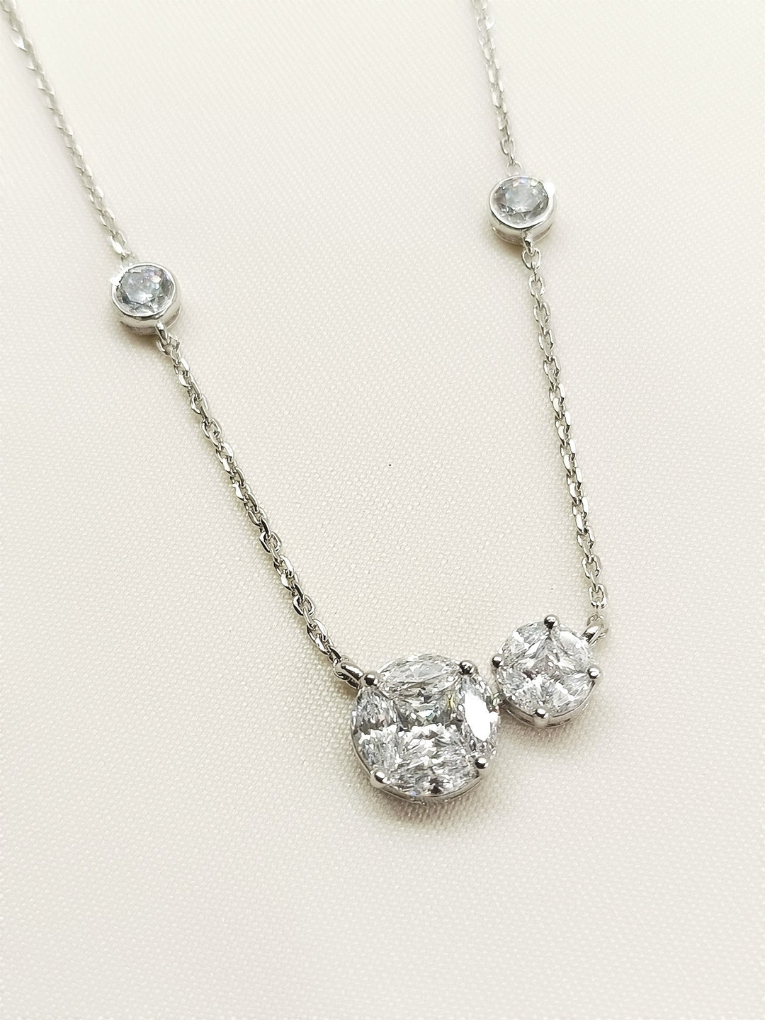 Urvita 92.5 Silver Swarovski Stone Pendal