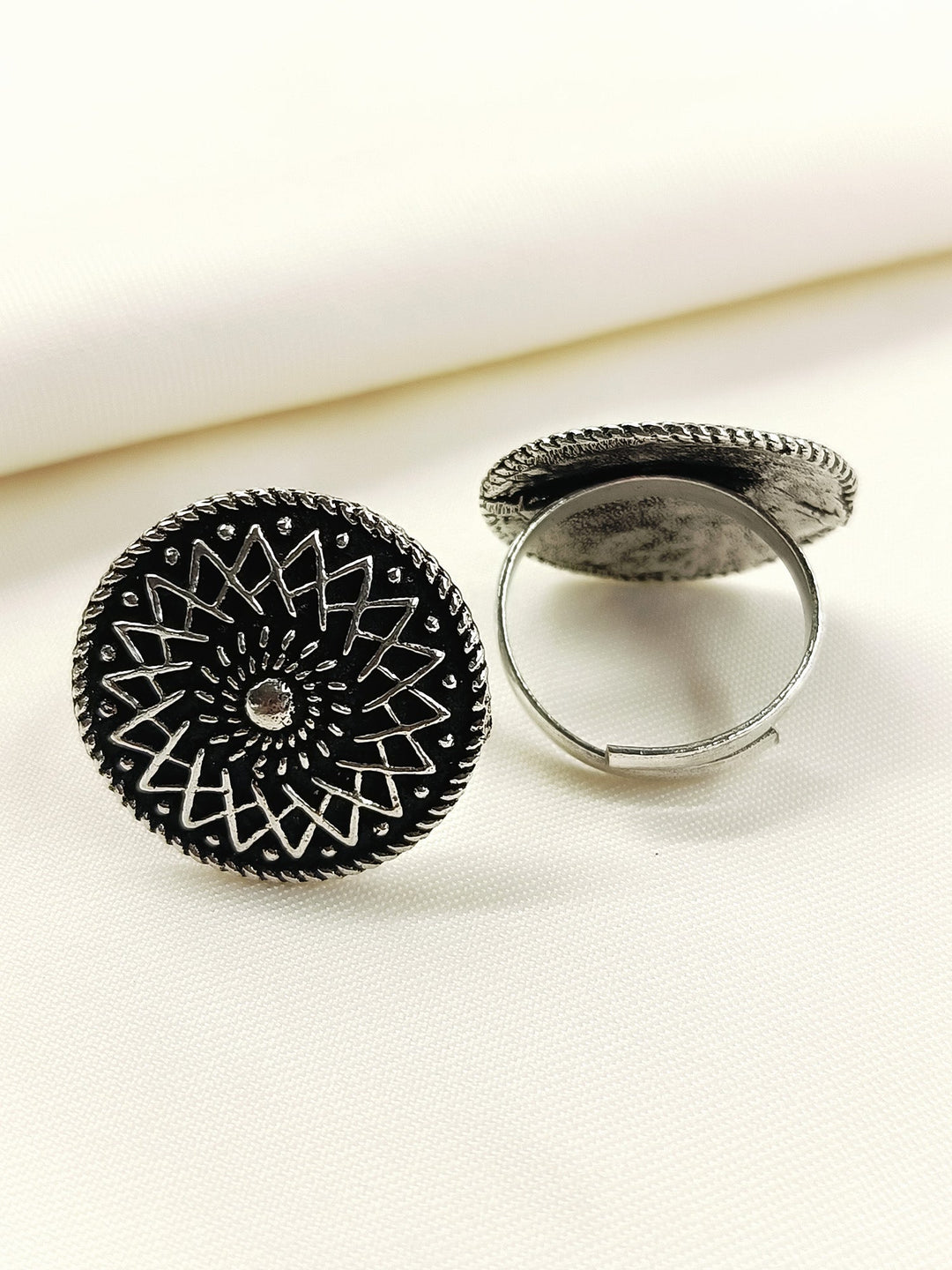 Nainika Silver Oxidized Star Mandala Toe Ring Pair