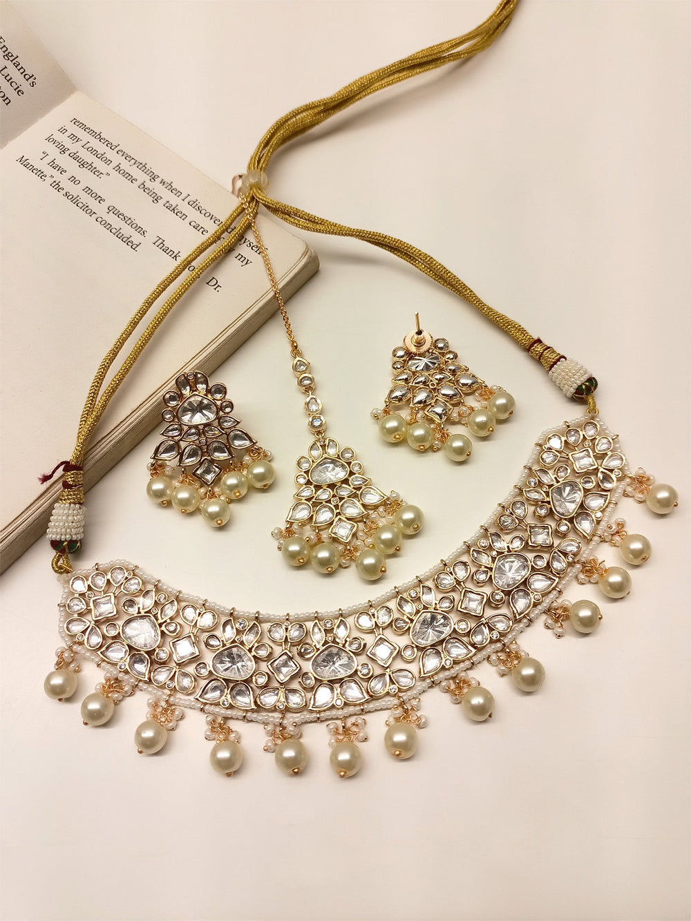 Aviana White Kundan Choker Set