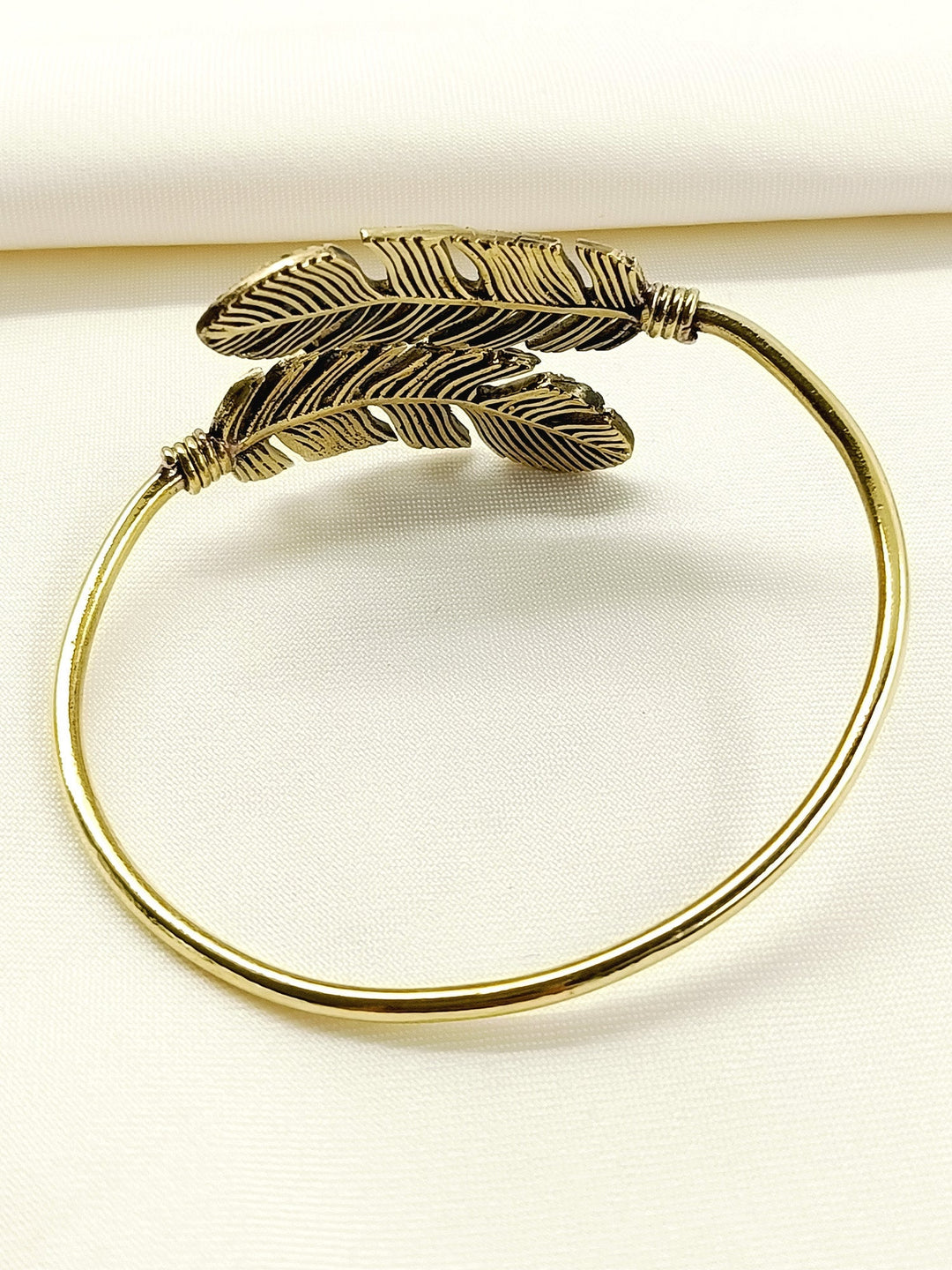 Neel Golden Twin Feather Men&