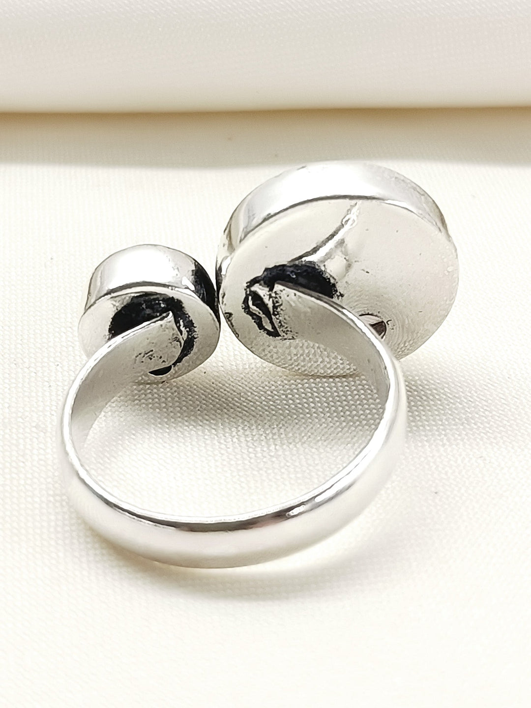 Naisha Wine Oxidized Finger Ring