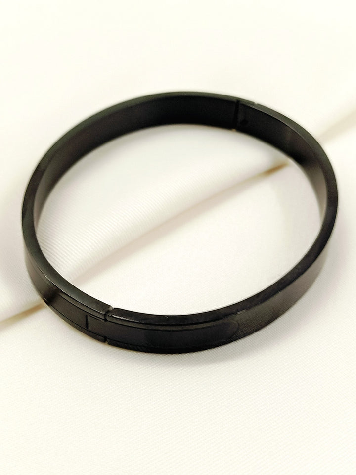 Aarushya Black Minimal Stone Men&