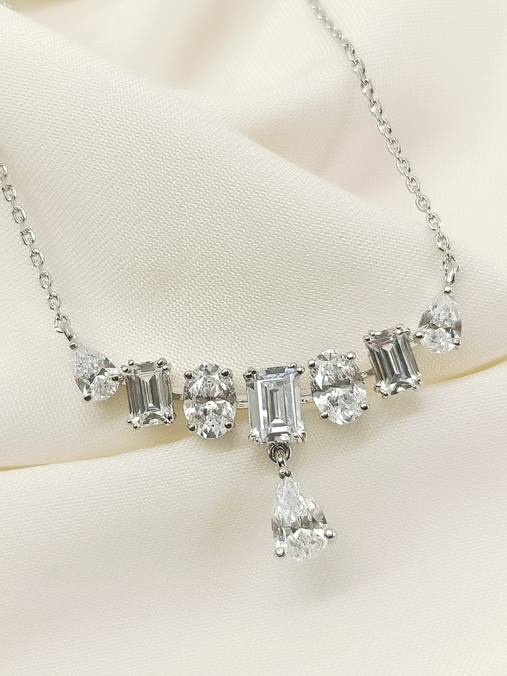 Akahi 92.5 Silver Swarovski Stone Pendal